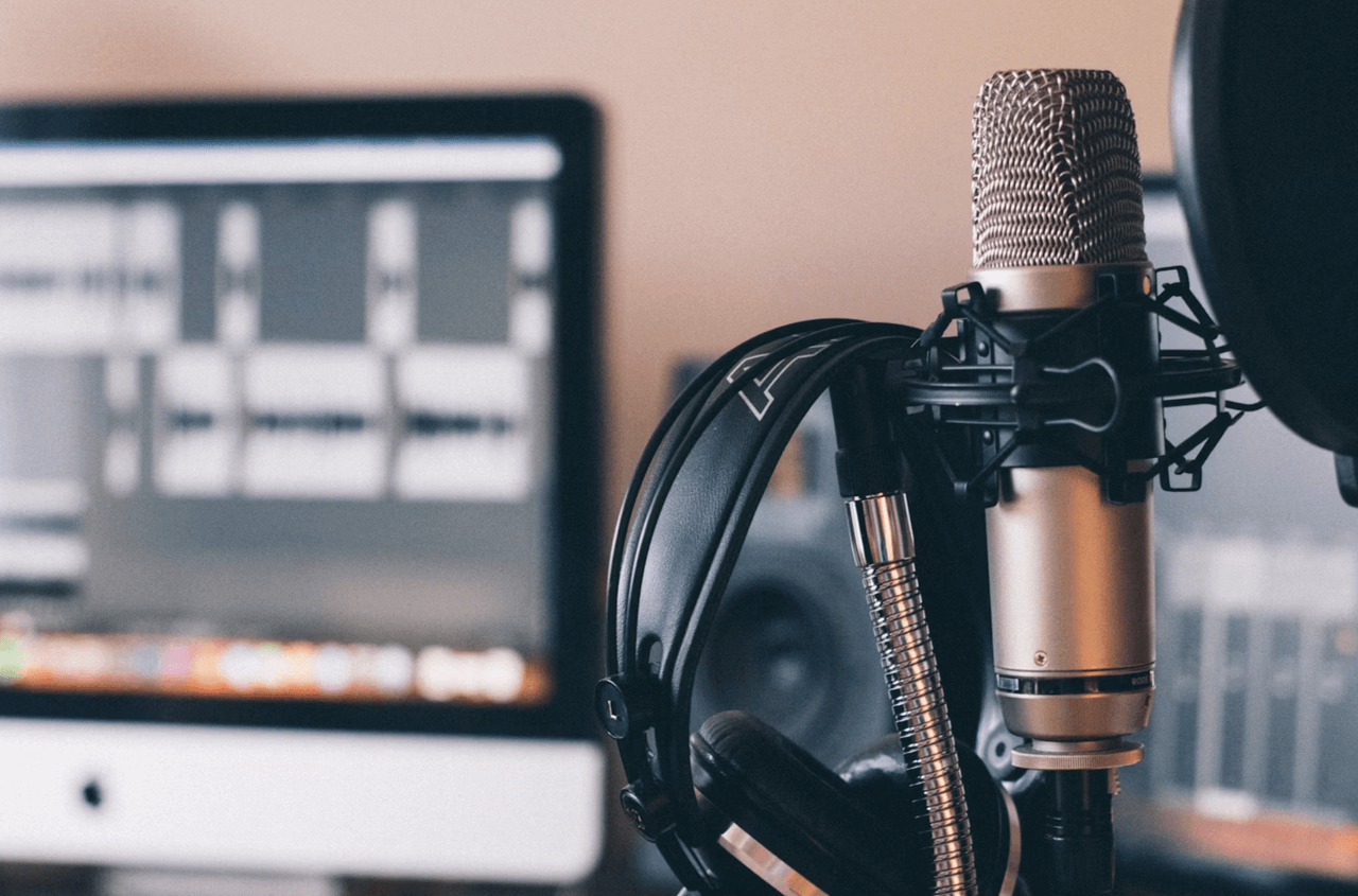How to Start a Podcast in 2025: Step-by-Step Guide for Beginners